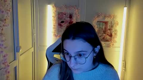 Snapshot of queen_amelie chatting on April 21, 7:14 am Amelie online show from April 21, 7:14 am