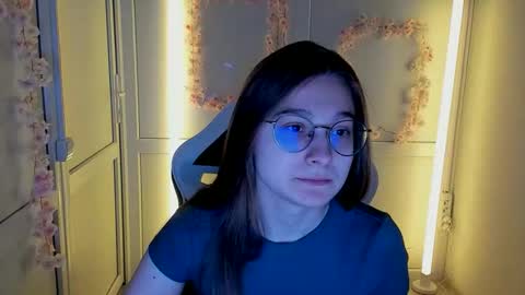 Snapshot of queen_amelie chatting on April 23, 8:46 am Amelie online show from April 23, 8:46 am