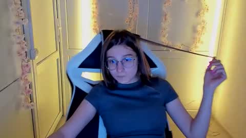 Snapshot of queen_amelie chatting on April 23, 12:29 pm Amelie online show from April 23, 12:29 pm