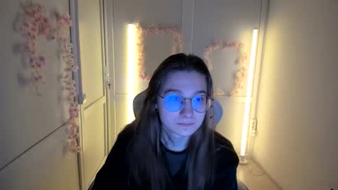 Snapshot of queen_amelie chatting on April 25, 7:22 am Amelie online show from April 25, 7:22 am