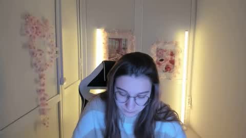 Snapshot of queen_amelie chatting on April 29, 7:23 am Amelie online show from April 29, 7:23 am