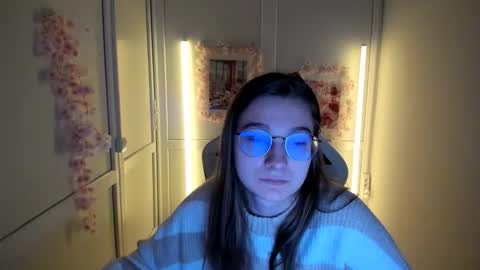 Snapshot of queen_amelie chatting on April 30, 7:25 am Amelie online show from April 30, 7:25 am