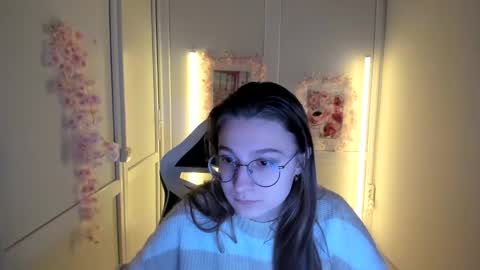 Snapshot of queen_amelie chatting on May 1, 9:25 am Amelie online show from May 1, 9:25 am