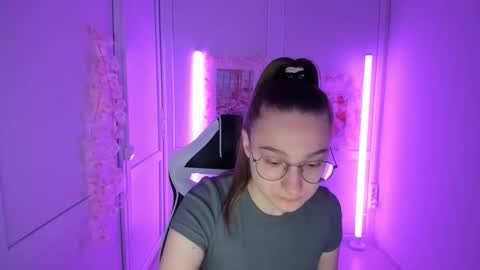 Snapshot of queen_amelie chatting on May 10, 8:19 am Amelie online show from May 10, 8:19 am