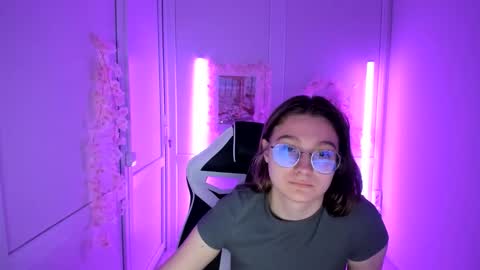 Snapshot of queen_amelie chatting on May 13, 8:12 am Amelie online show from May 13, 8:12 am