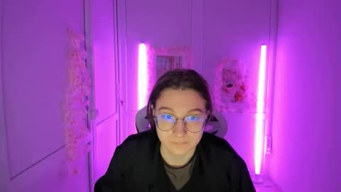 Snapshot of queen_amelie chatting on May 19, 7:26 am Amelie online show from May 19, 7:26 am