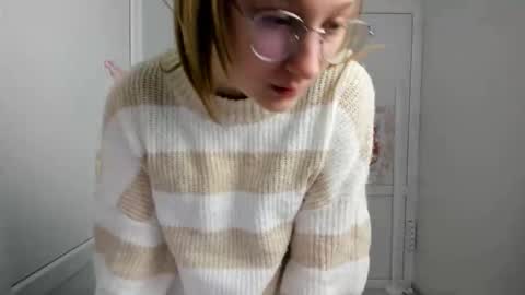 Snapshot of queen_amelie chatting on May 26, 8:54 am Amelie online show from May 26, 8:54 am