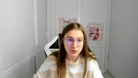 Snapshot of queen_amelie chatting on May 27, 8:22 am Amelie online show from May 27, 8:22 am