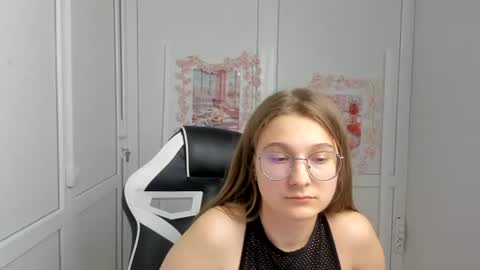 Amelie online show from June 18, 9:09 am
