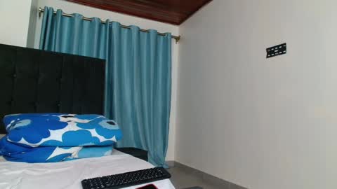 Snapshot of queen_armani chatting on January 25, 11:00 pm Queen armani online show from January 25, 11:00 pm