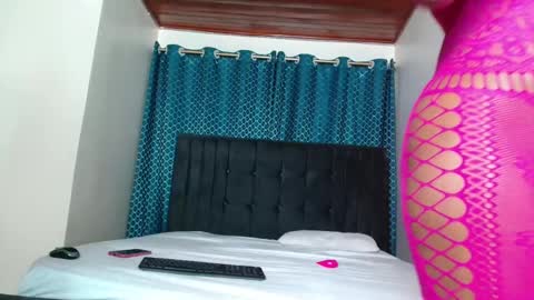 Snapshot of queen_armani chatting on February 28, 11:56 pm Queen armani online show from February 28, 11:56 pm