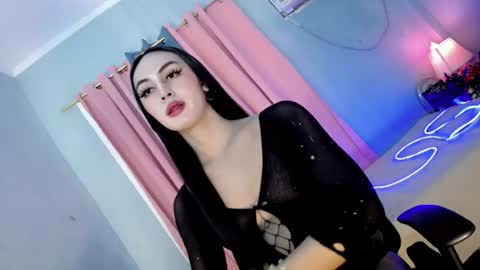 queen_danaya online show from July 5, 8:05 pm