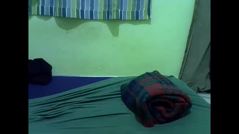 Snapshot of queen_diva01 chatting on April 25, 1:41 pm queen_diva01 online show from April 25, 1:41 pm