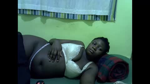 Snapshot of queen_diva01 chatting on April 26, 5:49 am queen_diva01 online show from April 26, 5:49 am