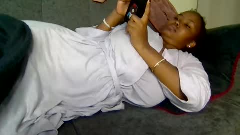 Snapshot of queen_doli chatting on June 1, 2:13 am queen_doli online show from June 1, 2:13 am