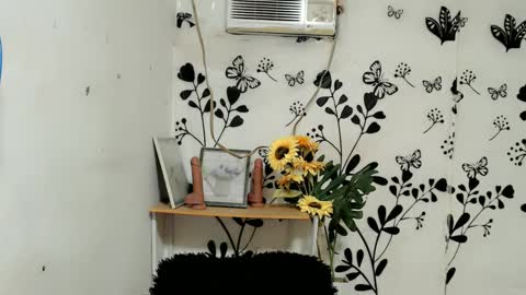 Snapshot of queen_elicktra chatting on February 12, 10:59 pm JOY online show from February 12, 10:59 pm