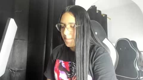 Snapshot of queen_findom1 chatting on November 8, 8:51 pm queen_findom1 online show from November 8, 8:51 pm