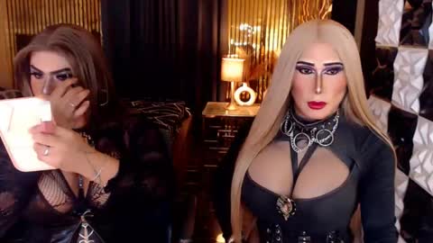 Snapshot of queen_horsecock chatting on May 31, 7:15 pm queen_horsecock online show from May 31, 7:15 pm