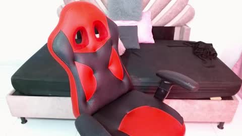 Snapshot of queen_hot1129 chatting on December 18, 9:32 pm isa online show from December 18, 9:32 pm