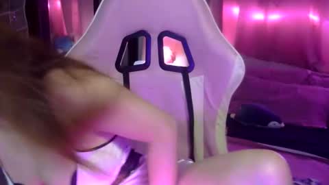 Snapshot of queen_kur chatting on November 5, 5:46 pm QueenHennessy online show from November 5, 5:46 pm