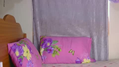 Snapshot of queen_leilani chatting on September 17, 10:50 am queen_leilani online show from September 17, 10:50 am