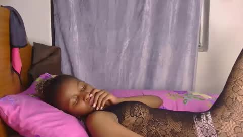Snapshot of queen_leilani chatting on September 17, 10:55 pm queen_leilani online show from September 17, 10:55 pm