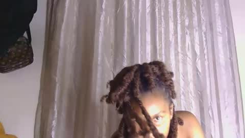 Snapshot of queen_leilani chatting on October 10, 9:25 pm queen_leilani online show from October 10, 9:25 pm