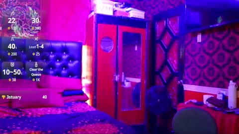 Snapshot of queen_lily chatting on November 1, 12:23 am Lily online show from November 1, 12:23 am