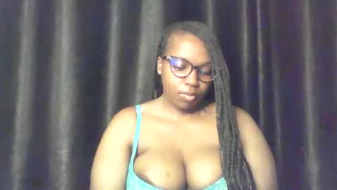 Snapshot of queen_melanine chatting on June 6, 4:06 am QUEEN online show from June 6, 4:06 am