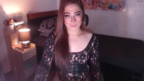 Snapshot of queen_of_all_queens chatting on February 7, 12:42 am samantha online show from February 7, 12:42 am