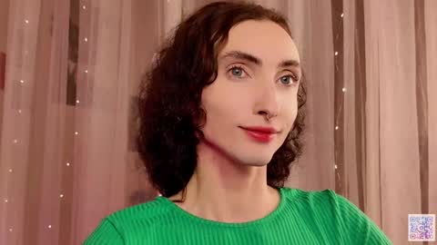 Snapshot of queen_of_tease chatting on November 9, 9:02 pm queen_of_tease online show from November 9, 9:02 pm