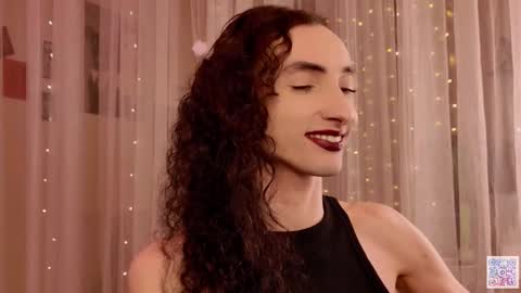 Snapshot of queen_of_tease chatting on November 18, 9:19 pm queen_of_tease online show from November 18, 9:19 pm