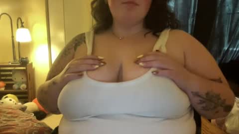 Snapshot of queen_ophelia chatting on August 7, 1:02 pm queen_ophelia online show from August 7, 1:02 pm