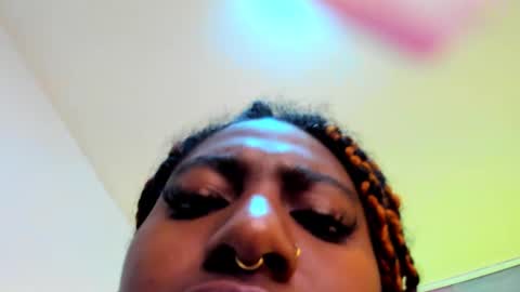 Snapshot of queen_perla_ chatting on December 15, 1:43 pm online show from December 15, 1:43 pm