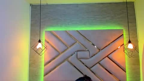 Snapshot of queen_perla_ chatting on December 17, 12:00 pm online show from December 17, 12:00 pm
