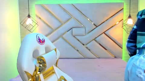 Snapshot of queen_perla_ chatting on December 17, 3:17 pm online show from December 17, 3:17 pm