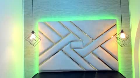 Snapshot of queen_perla_ chatting on December 17, 6:20 pm online show from December 17, 6:20 pm