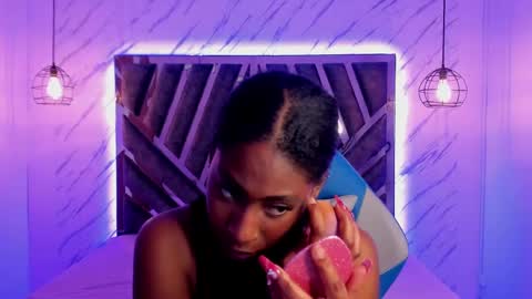 Snapshot of queen_perla_ chatting on December 18, 5:31 pm online show from December 18, 5:31 pm