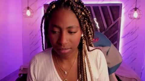 Snapshot of queen_perla_ chatting on December 20, 6:02 pm online show from December 20, 6:02 pm