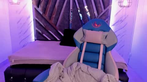 Snapshot of queen_perla_ chatting on December 21, 3:09 pm online show from December 21, 3:09 pm
