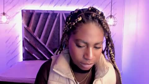 Snapshot of queen_perla_ chatting on December 22, 3:00 pm online show from December 22, 3:00 pm