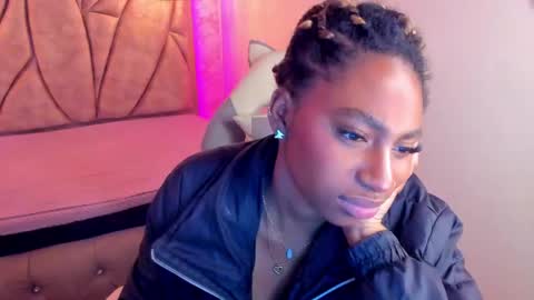 Snapshot of queen_perla_ chatting on January 8, 3:07 pm online show from January 8, 3:07 pm