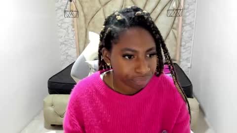Snapshot of queen_perla_ chatting on January 9, 11:14 am online show from January 9, 11:14 am