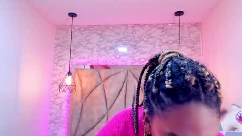Snapshot of queen_perla_ chatting on January 9, 6:26 pm online show from January 9, 6:26 pm
