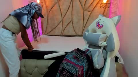 Snapshot of queen_perla_ chatting on January 10, 11:22 am online show from January 10, 11:22 am