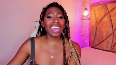 Snapshot of queen_perla_ chatting on January 11, 2:25 pm online show from January 11, 2:25 pm