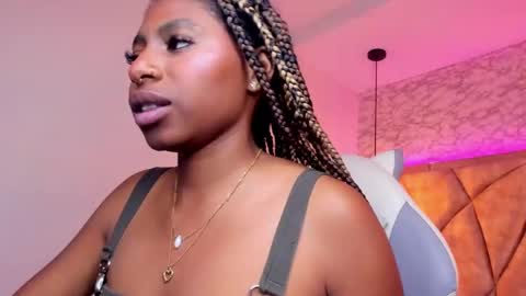 Snapshot of queen_perla_ chatting on January 11, 5:29 pm online show from January 11, 5:29 pm