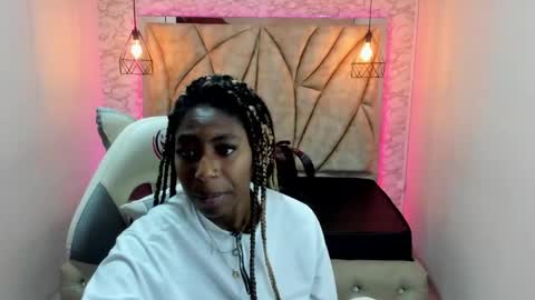 Snapshot of queen_perla_ chatting on January 12, 2:30 pm online show from January 12, 2:30 pm