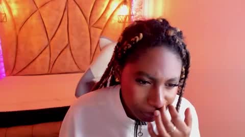 Snapshot of queen_perla_ chatting on January 12, 5:33 pm online show from January 12, 5:33 pm