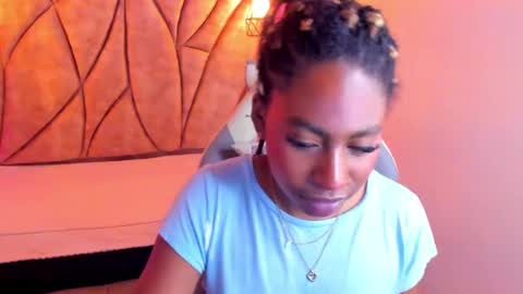 Snapshot of queen_perla_ chatting on January 16, 2:41 pm online show from January 16, 2:41 pm